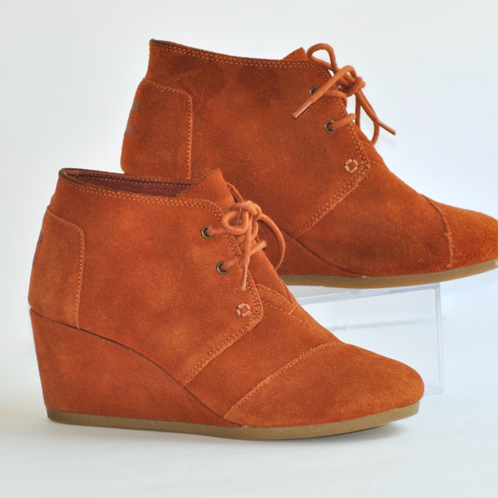 Size 7.5 TOMS Women Winter Shoes